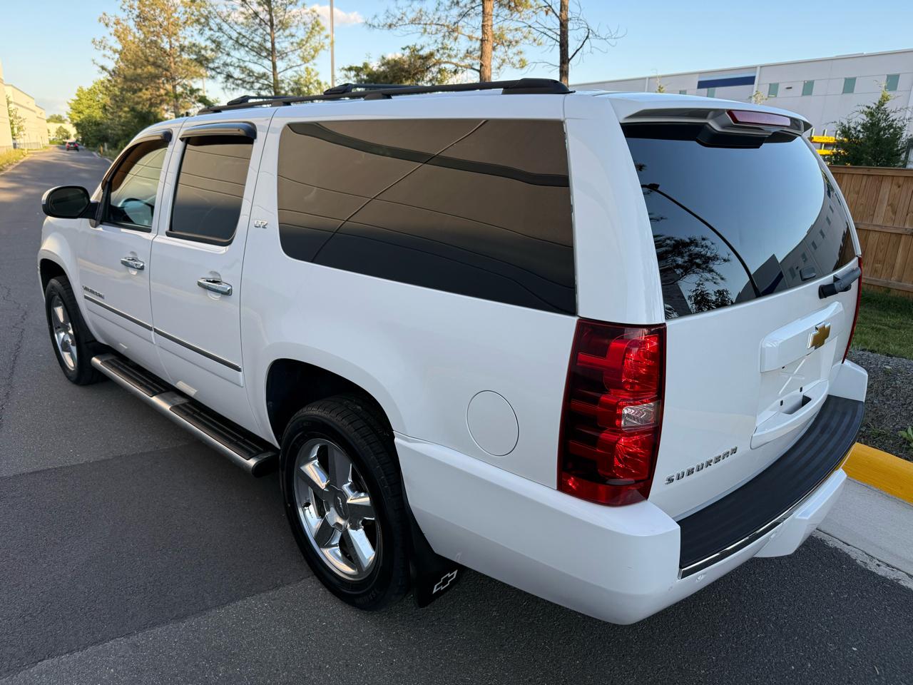 Chevrolet Suburban 4WD 4dr 1500 LTZ 2013