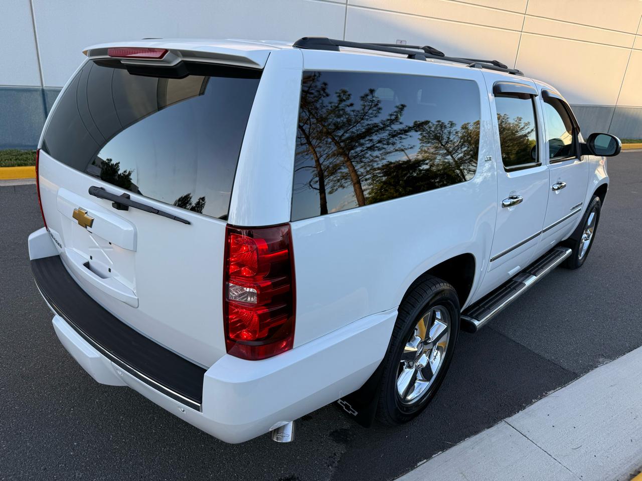 Chevrolet Suburban 4WD 4dr 1500 LTZ 2013