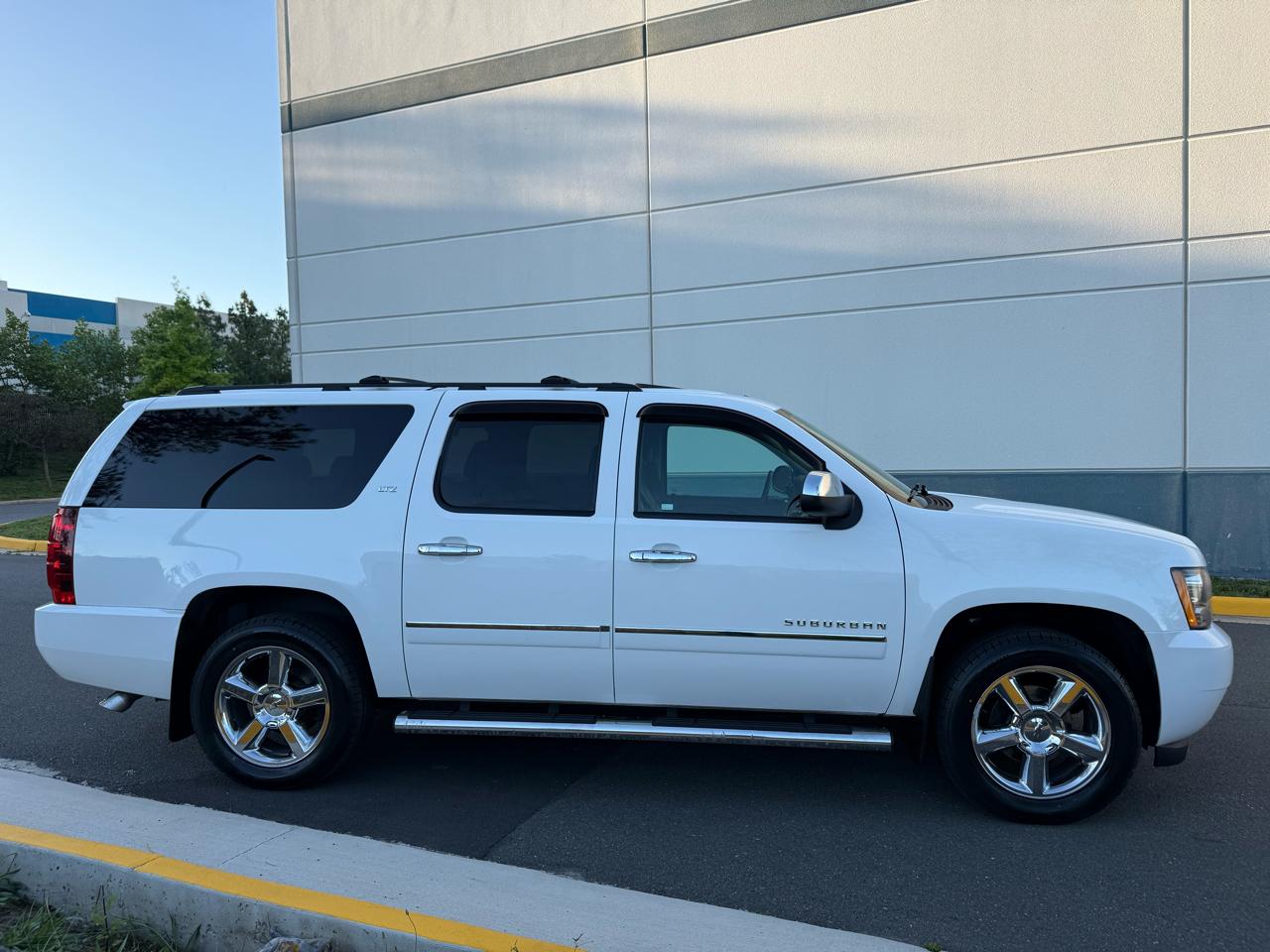 Chevrolet Suburban 4WD 4dr 1500 LTZ 2013