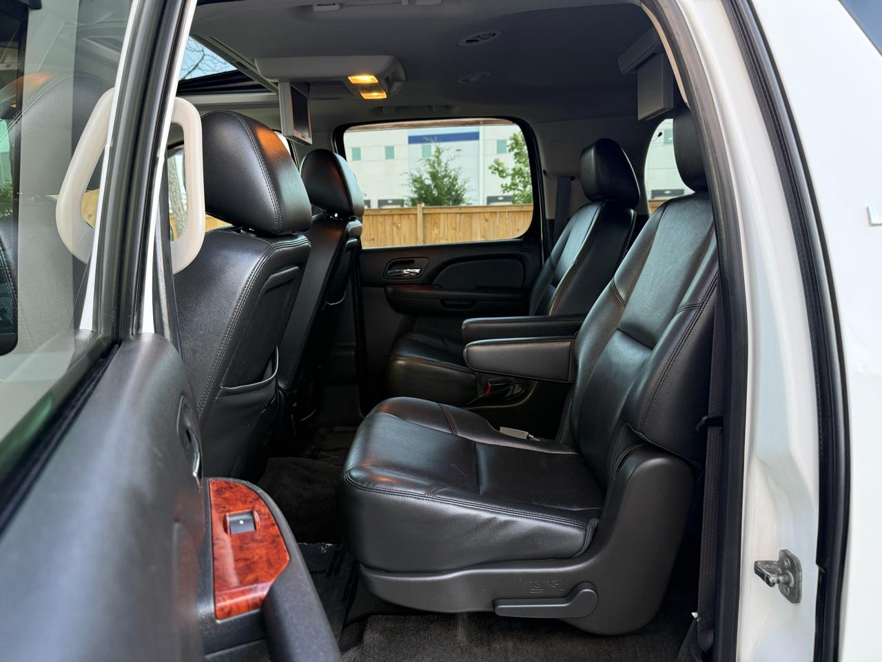 Chevrolet Suburban 4WD 4dr 1500 LTZ 2013