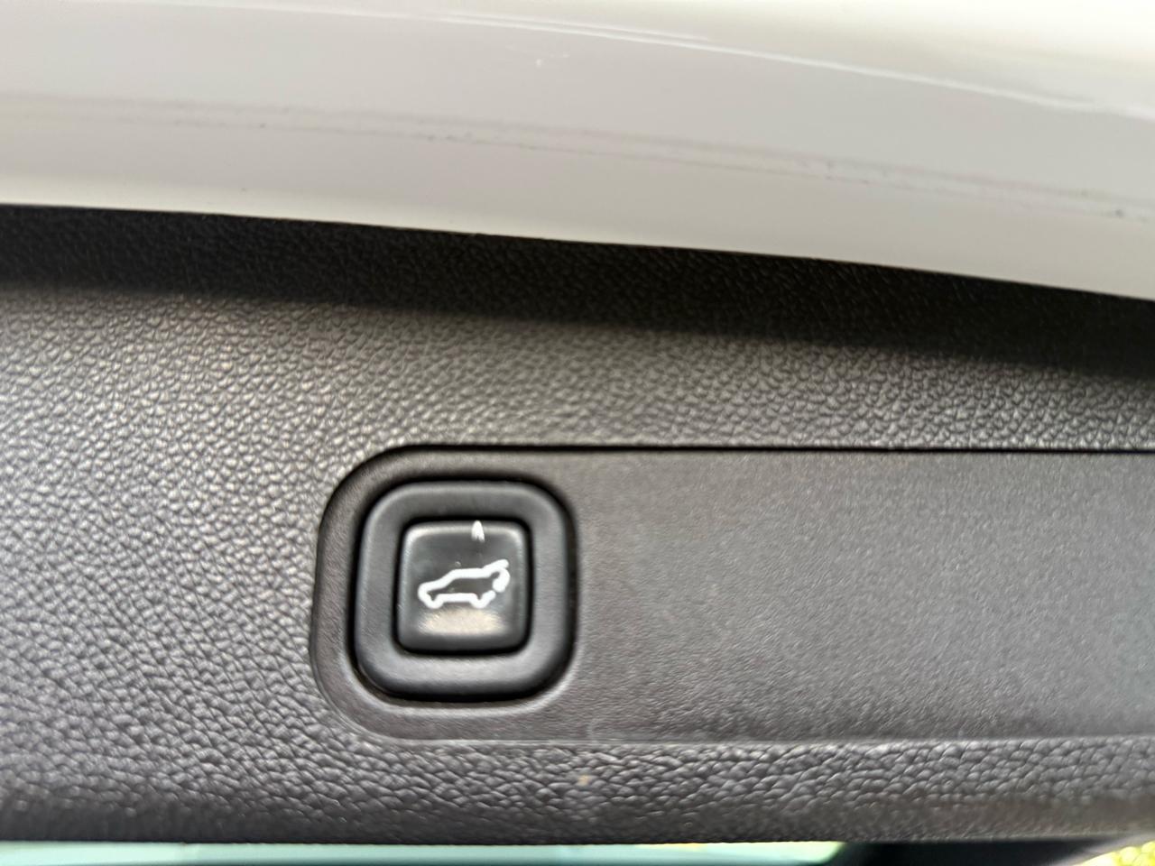 Chevrolet Suburban 4WD 4dr 1500 LTZ 2013