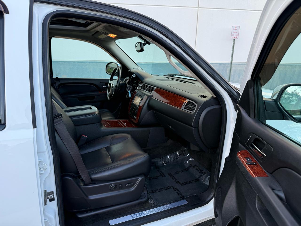 Chevrolet Suburban 4WD 4dr 1500 LTZ 2013