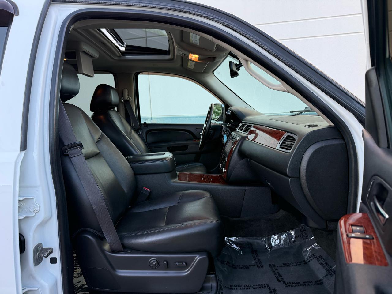 Chevrolet Suburban 4WD 4dr 1500 LTZ 2013