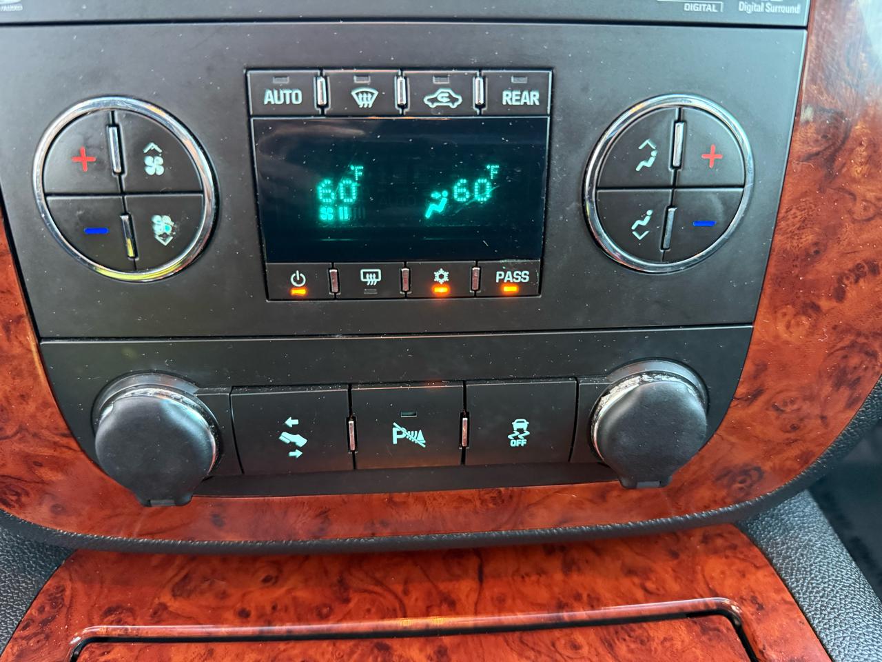 Chevrolet Suburban 4WD 4dr 1500 LTZ 2013