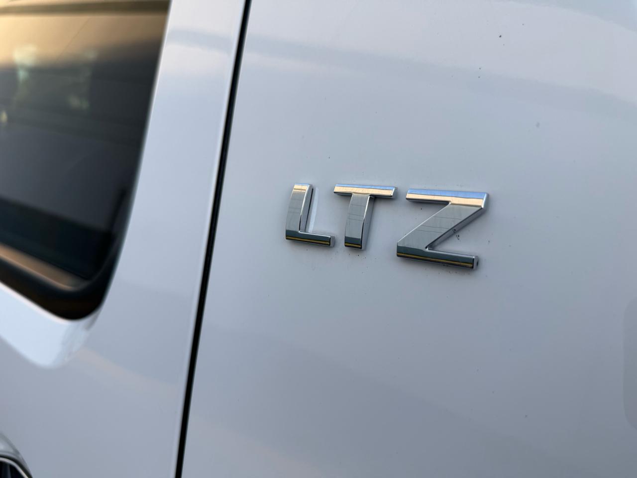 Chevrolet Suburban 4WD 4dr 1500 LTZ 2013