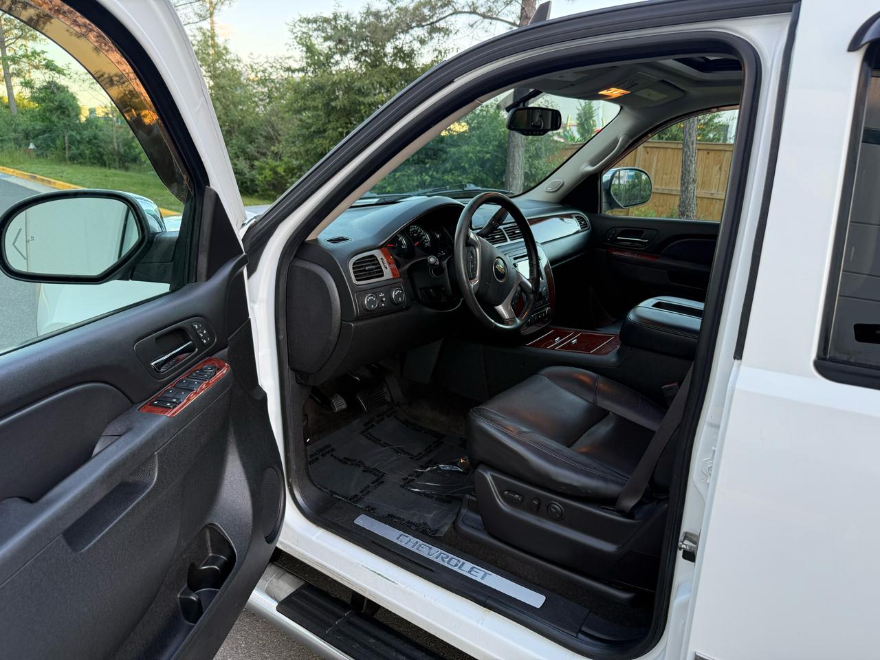 Chevrolet Suburban 4WD 4dr 1500 LTZ 2013