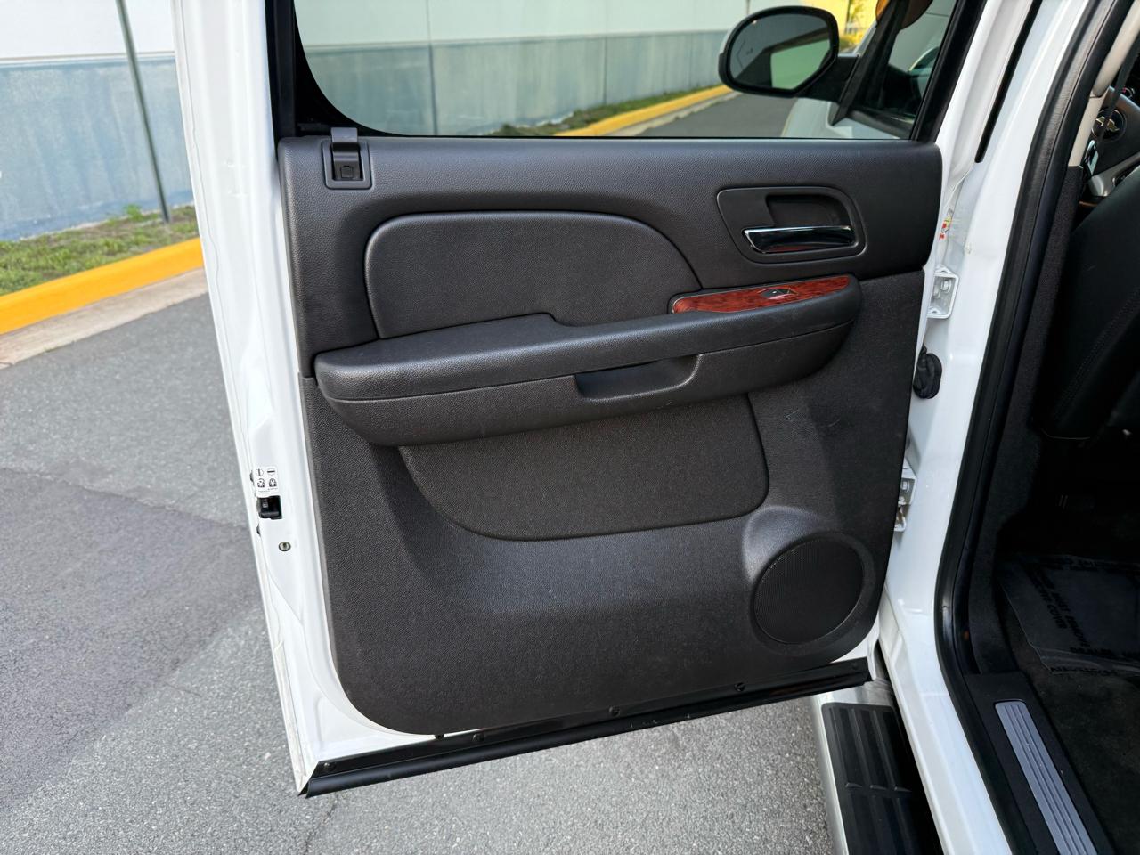 Chevrolet Suburban 4WD 4dr 1500 LTZ 2013