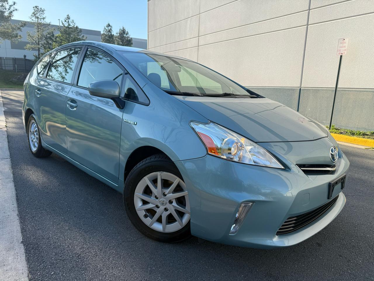 Toyota Prius V 5dr Wgn Three (Natl) 2014
