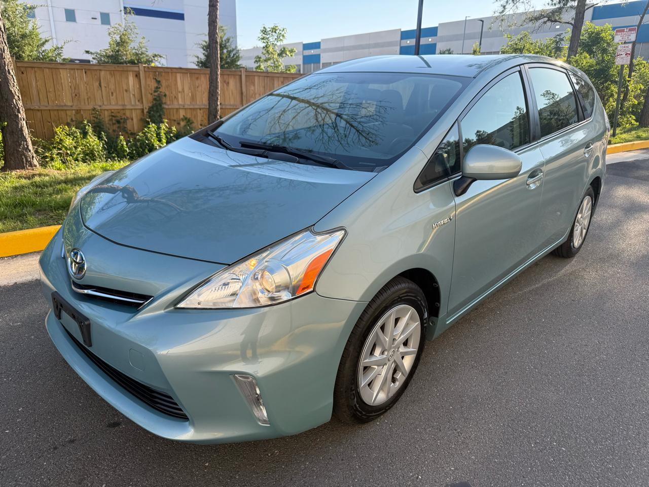 Toyota Prius V 5dr Wgn Three (Natl) 2014