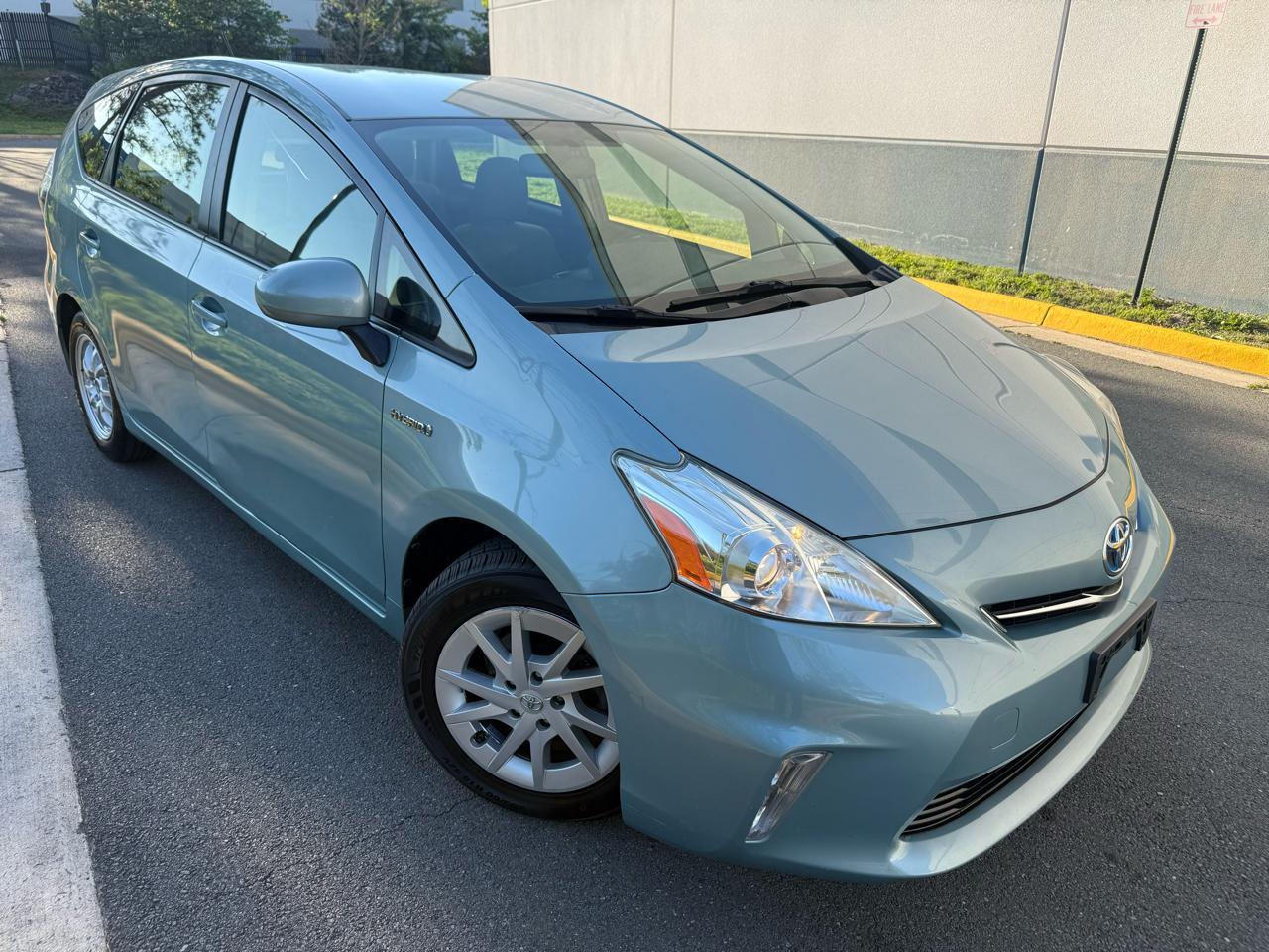 Toyota Prius V 5dr Wgn Three (Natl) 2014