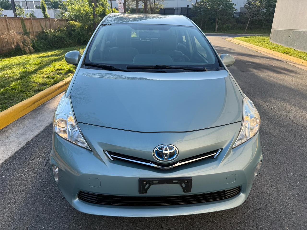 Toyota Prius V 5dr Wgn Three (Natl) 2014