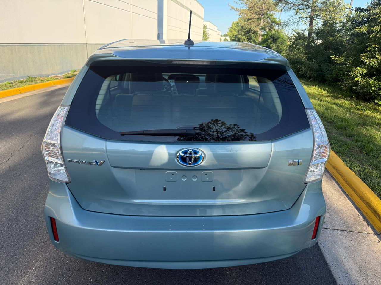 Toyota Prius V 5dr Wgn Three (Natl) 2014