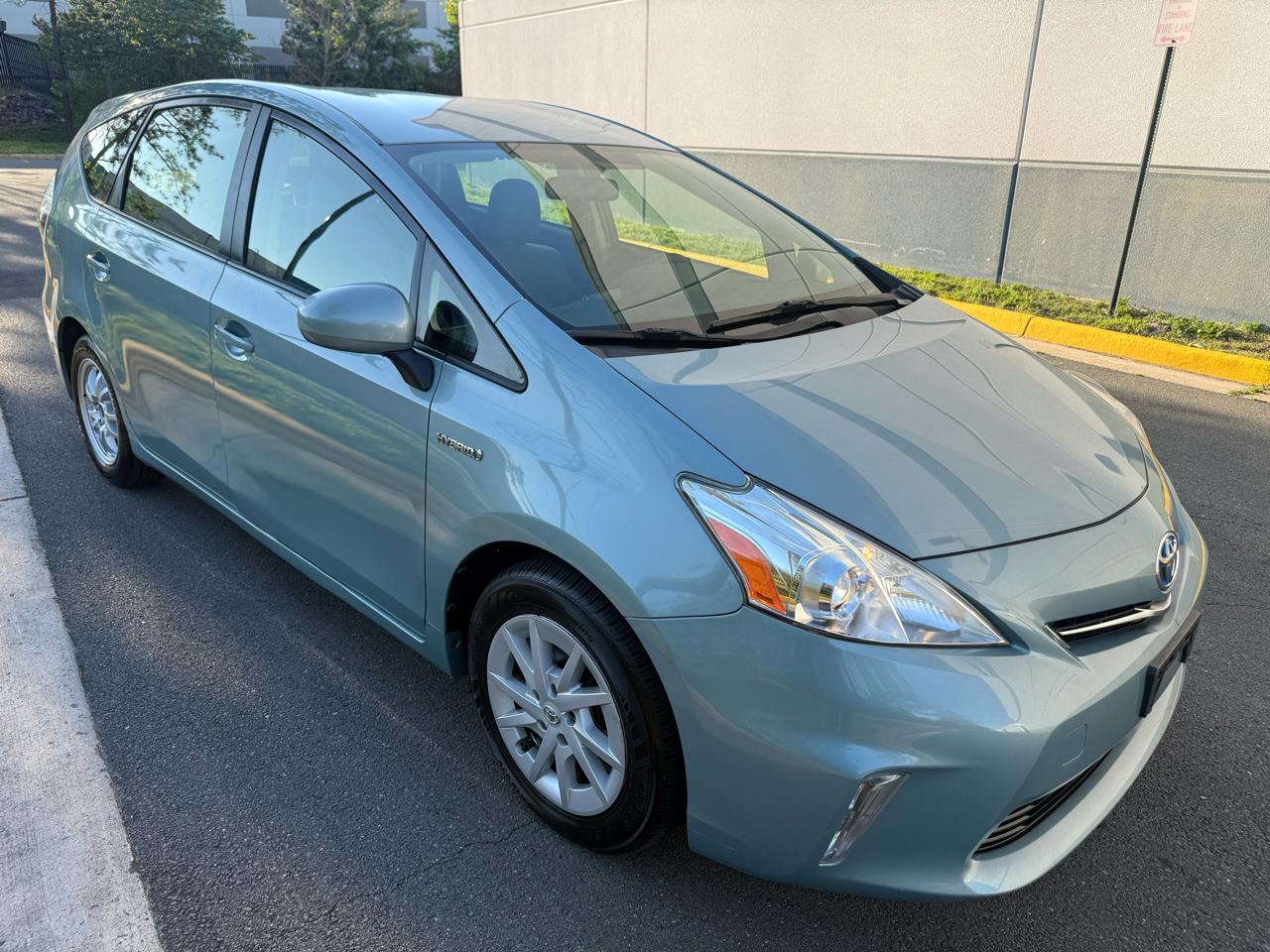 Toyota Prius V 5dr Wgn Three (Natl) 2014