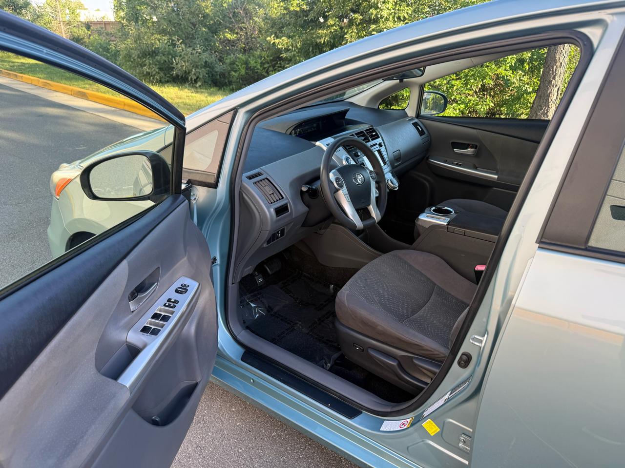 Toyota Prius V 5dr Wgn Three (Natl) 2014