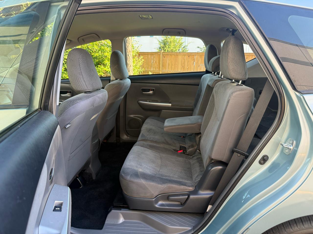 Toyota Prius V 5dr Wgn Three (Natl) 2014