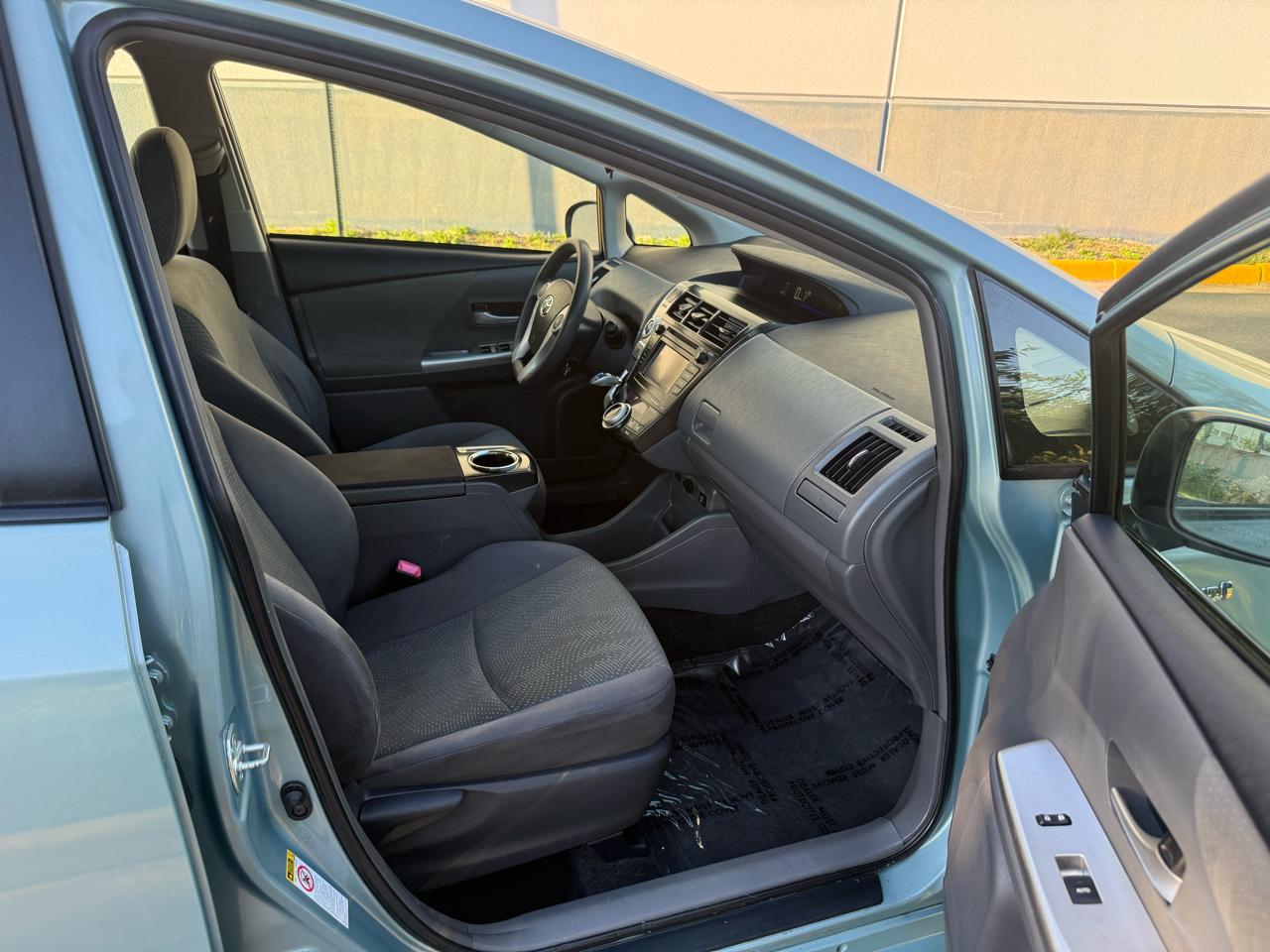 Toyota Prius V 5dr Wgn Three (Natl) 2014
