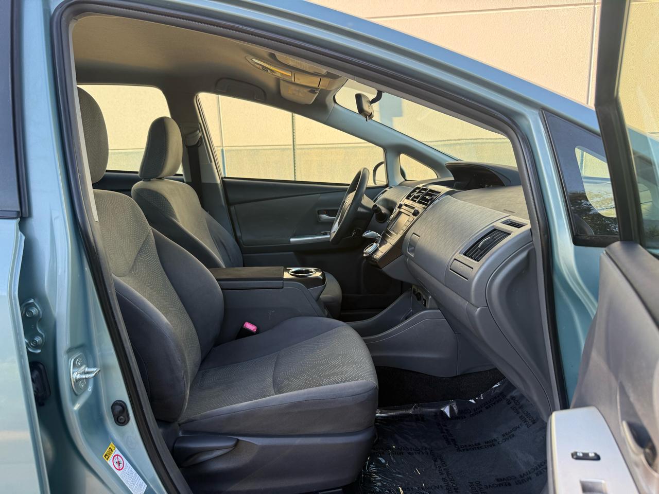 Toyota Prius V 5dr Wgn Three (Natl) 2014