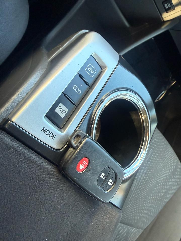 Toyota Prius V 5dr Wgn Three (Natl) 2014