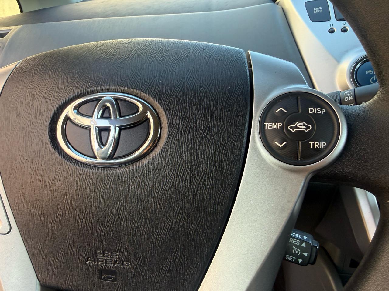 Toyota Prius V 5dr Wgn Three (Natl) 2014