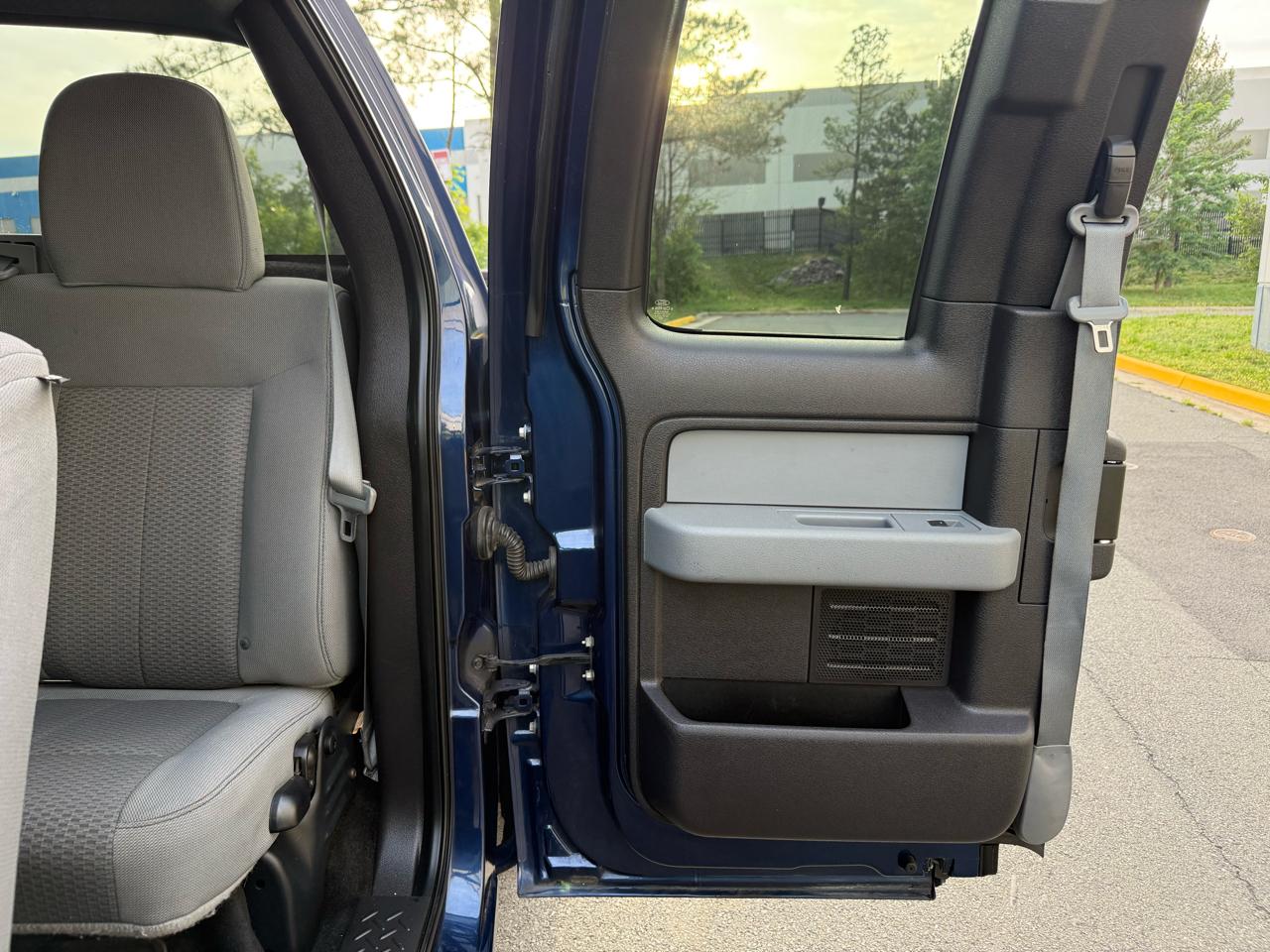 Ford F-150 4WD SuperCab 145" Lariat 2012