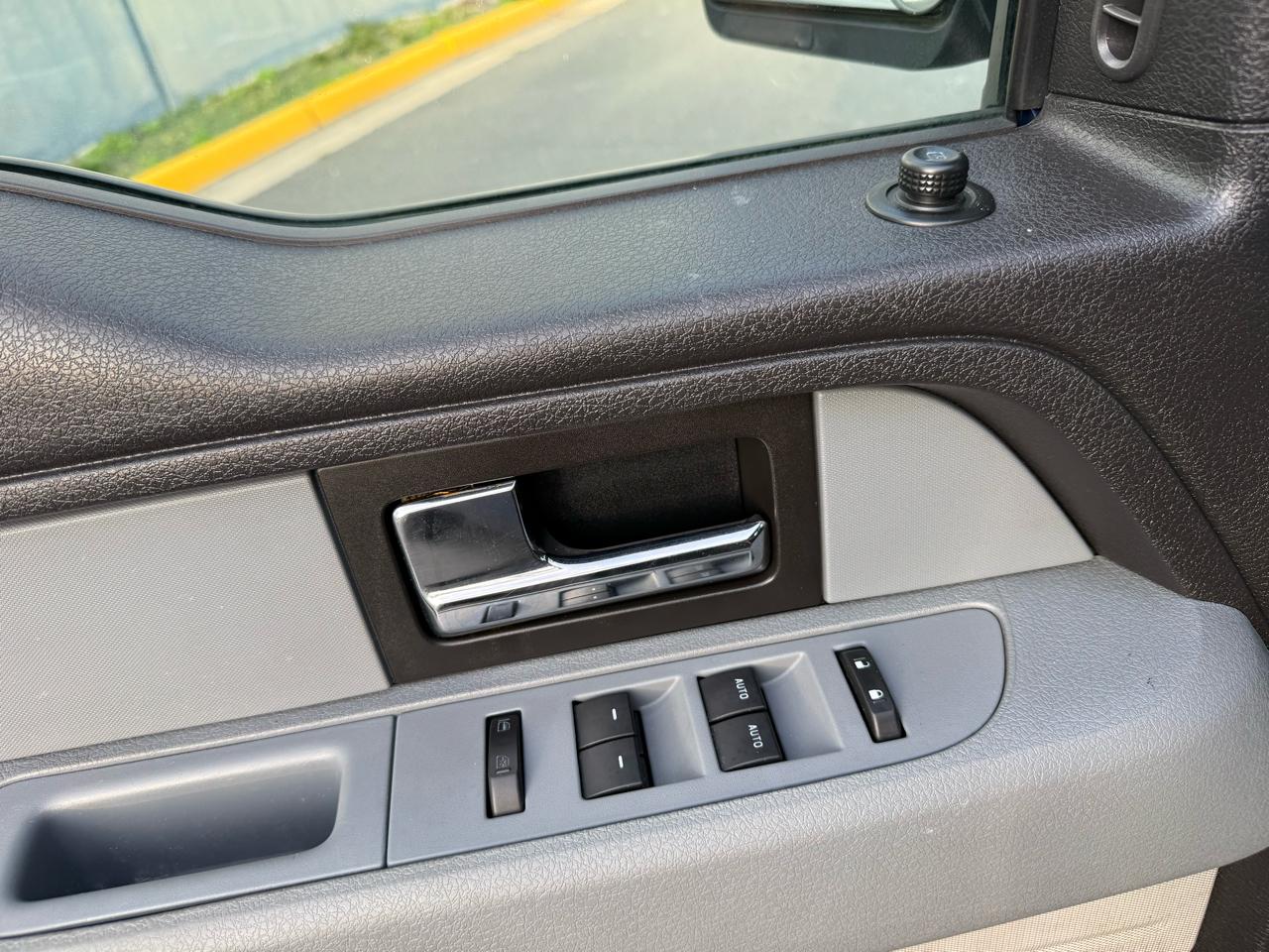 Ford F-150 4WD SuperCab 145" Lariat 2012