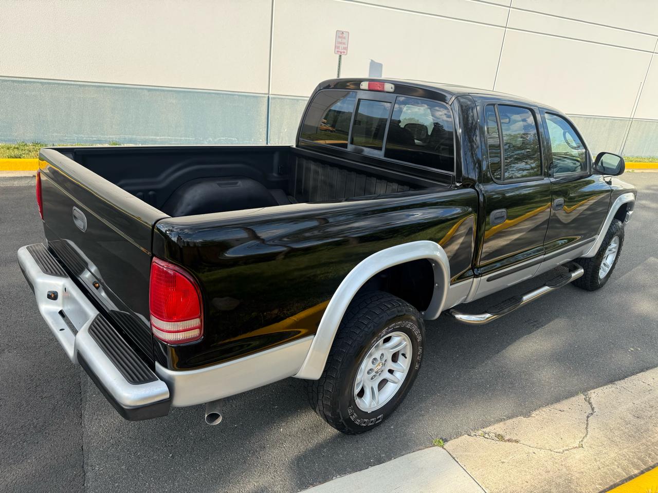 Dodge Dakota 4dr Quad Cab 131" WB 4WD SLT 2004