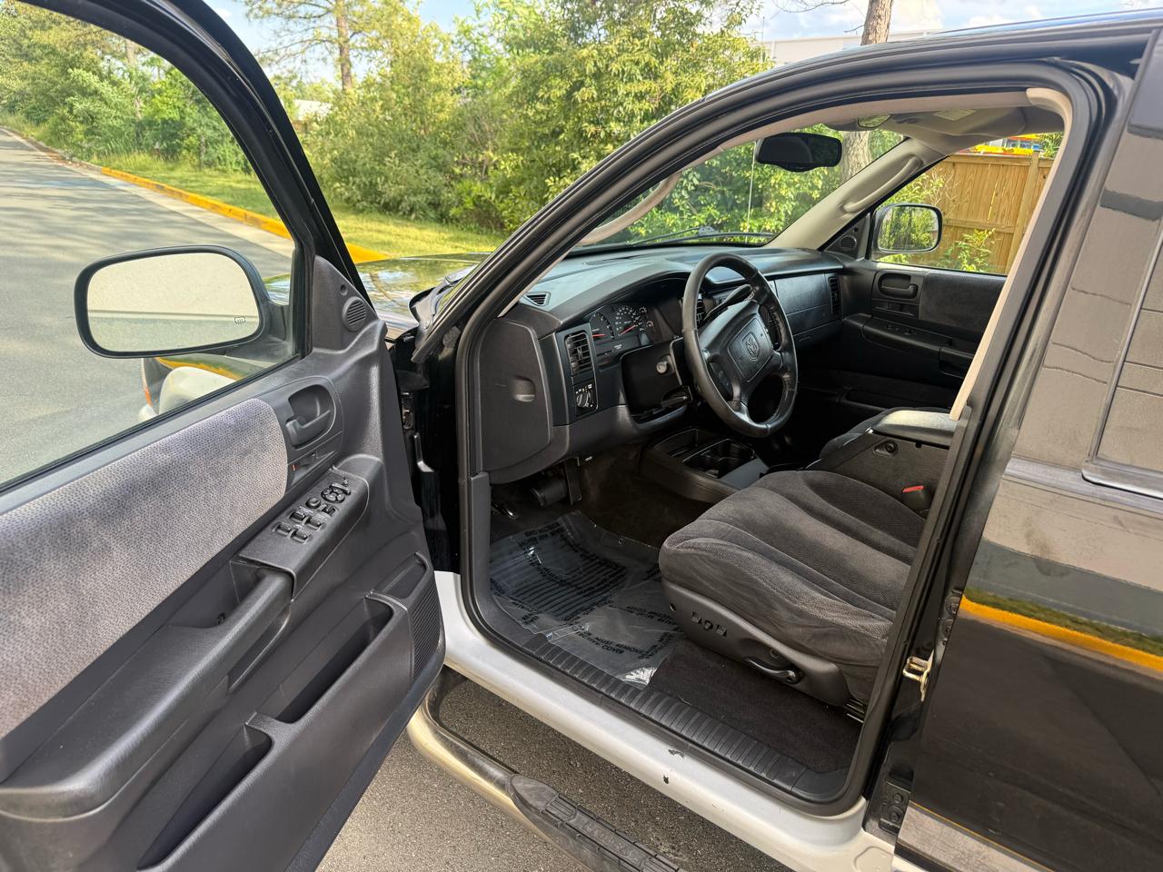 Dodge Dakota 4dr Quad Cab 131" WB 4WD SLT 2004