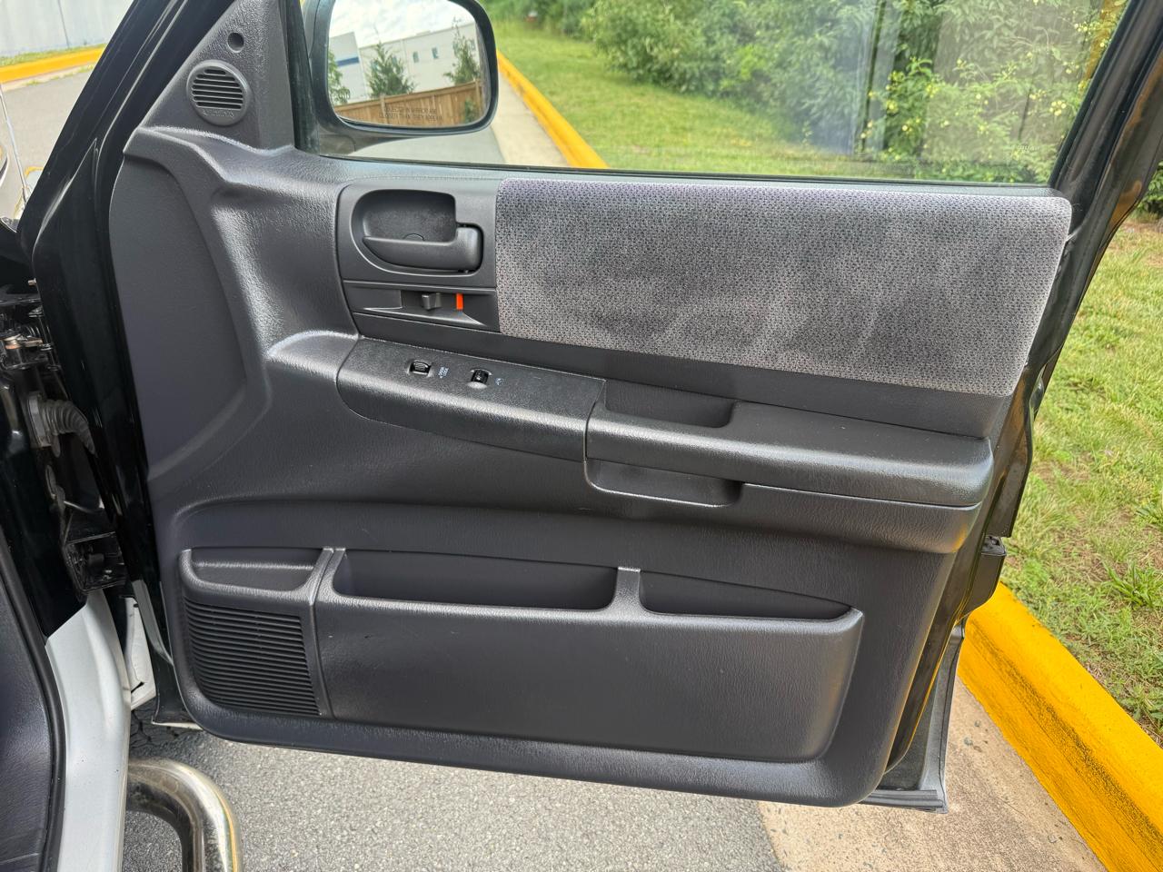 Dodge Dakota 4dr Quad Cab 131" WB 4WD SLT 2004