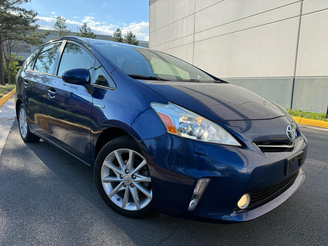 Toyota Prius V 5dr Wgn Three (Natl) 2012