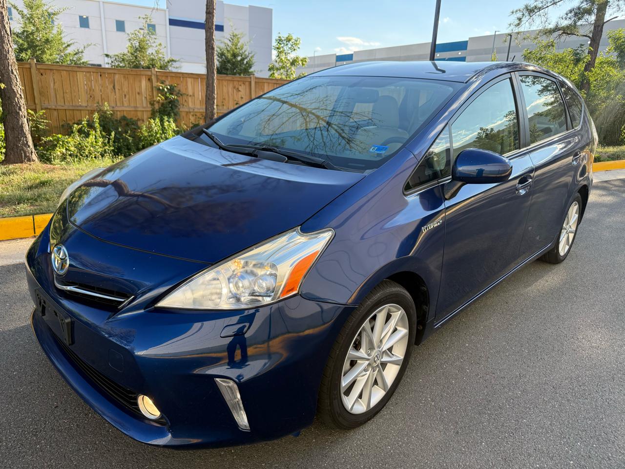 Toyota Prius V 5dr Wgn Three (Natl) 2012