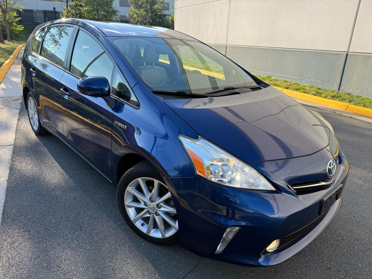 Toyota Prius V 5dr Wgn Three (Natl) 2012