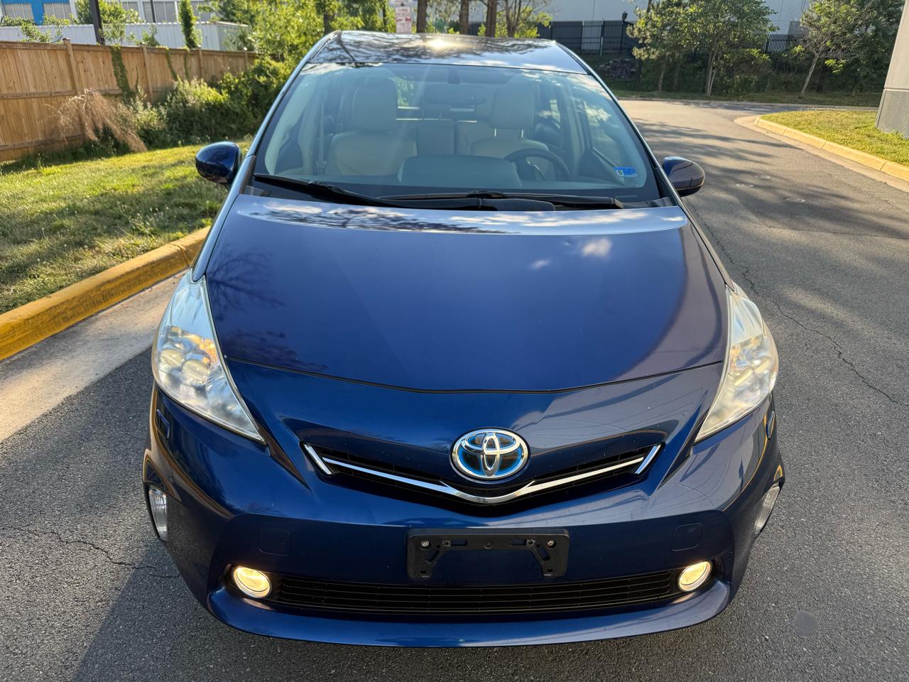 Toyota Prius V 5dr Wgn Three (Natl) 2012