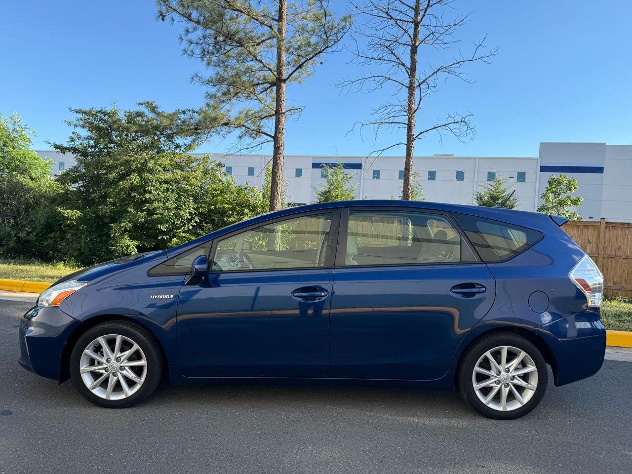 Toyota Prius V 5dr Wgn Three (Natl) 2012