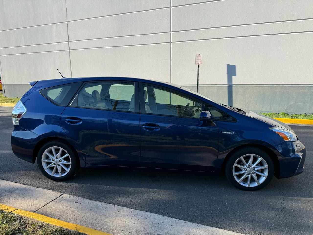 Toyota Prius V 5dr Wgn Three (Natl) 2012