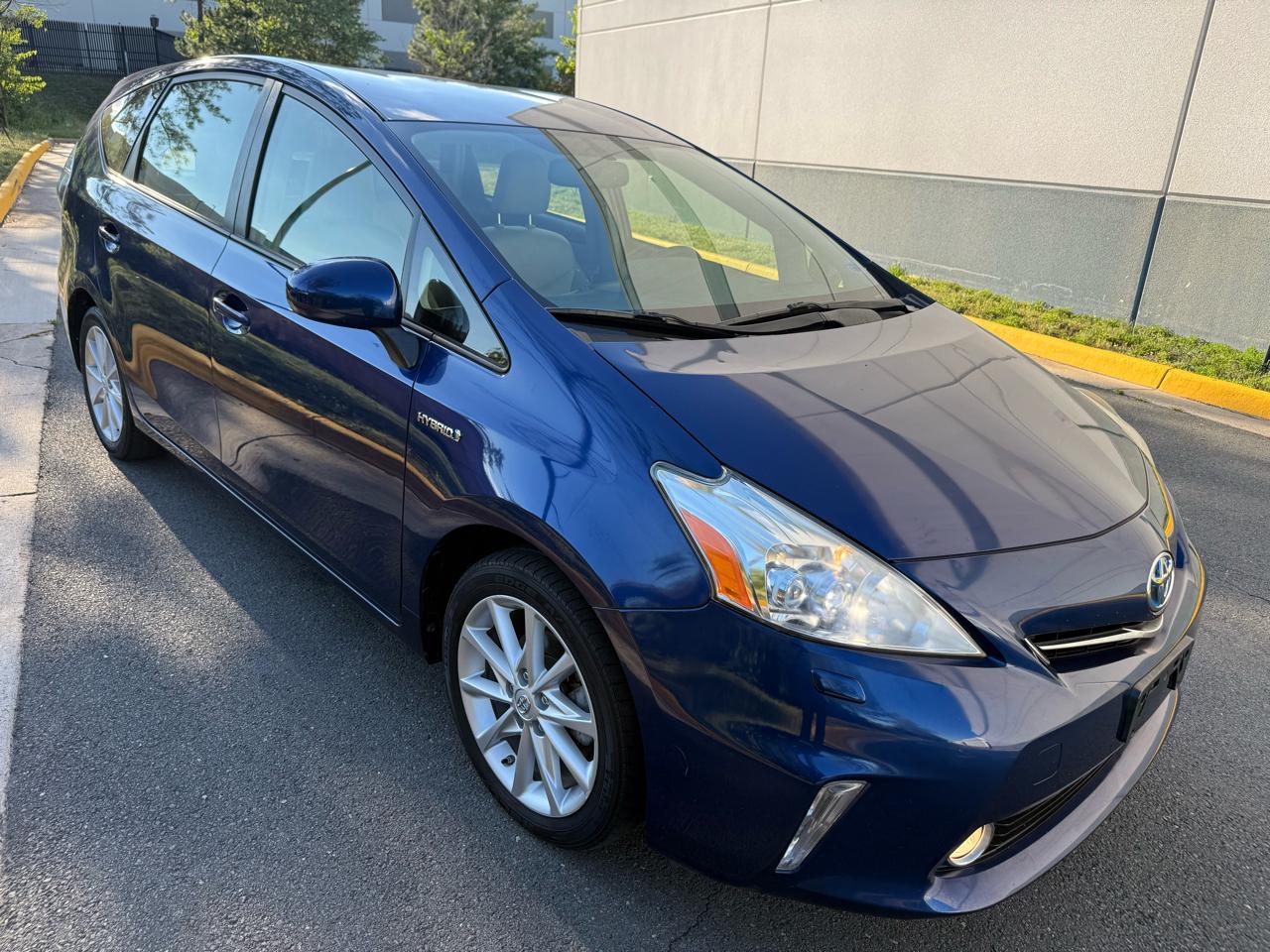 Toyota Prius V 5dr Wgn Three (Natl) 2012