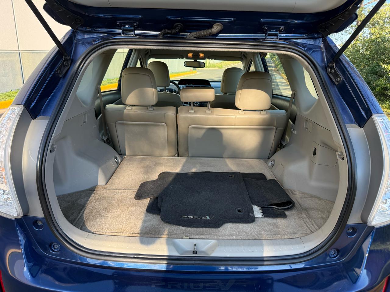Toyota Prius V 5dr Wgn Three (Natl) 2012