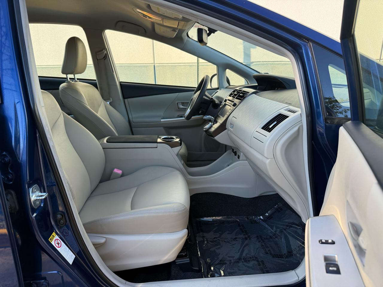 Toyota Prius V 5dr Wgn Three (Natl) 2012