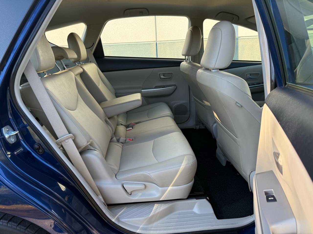 Toyota Prius V 5dr Wgn Three (Natl) 2012