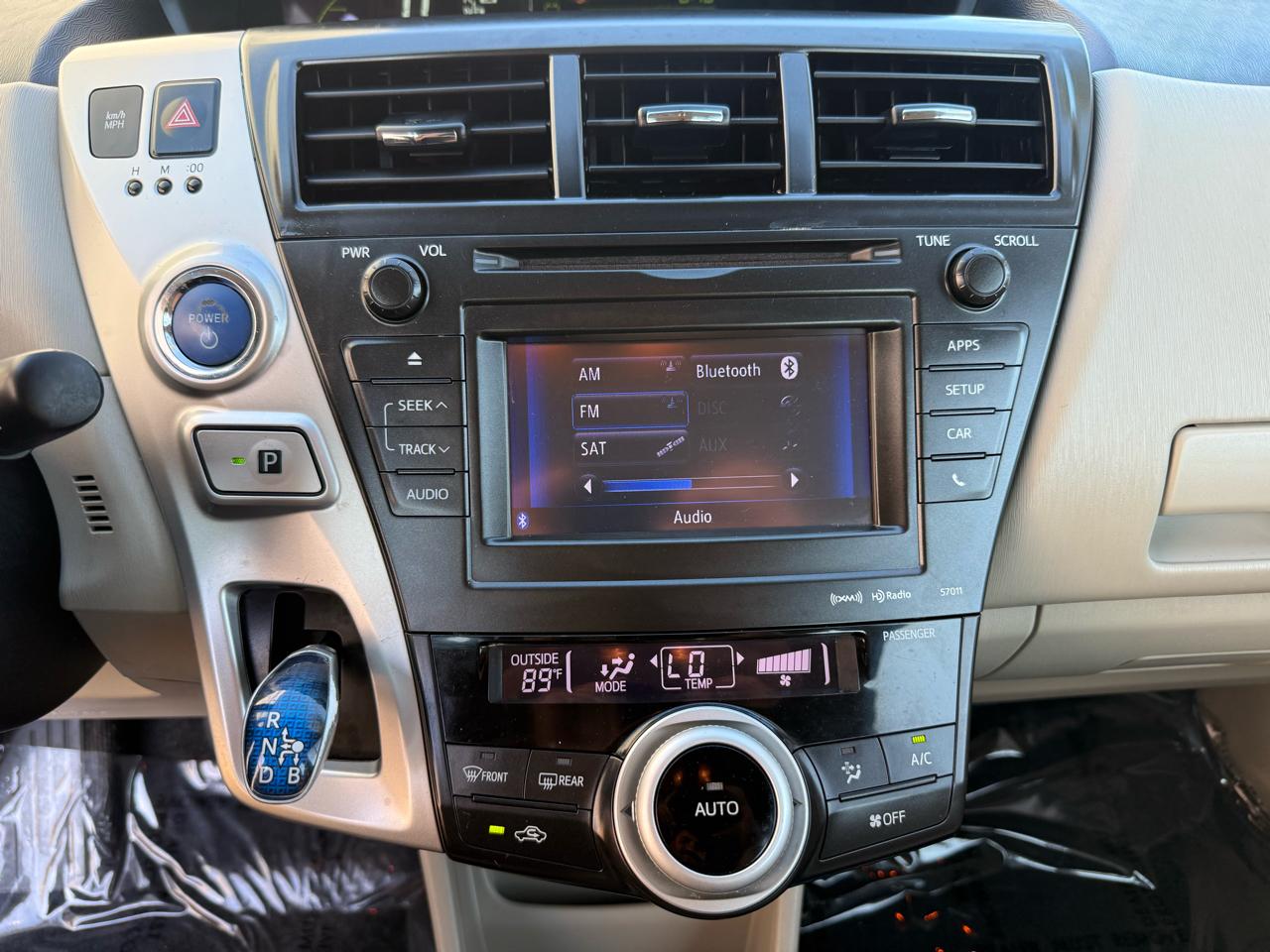 Toyota Prius V 5dr Wgn Three (Natl) 2012