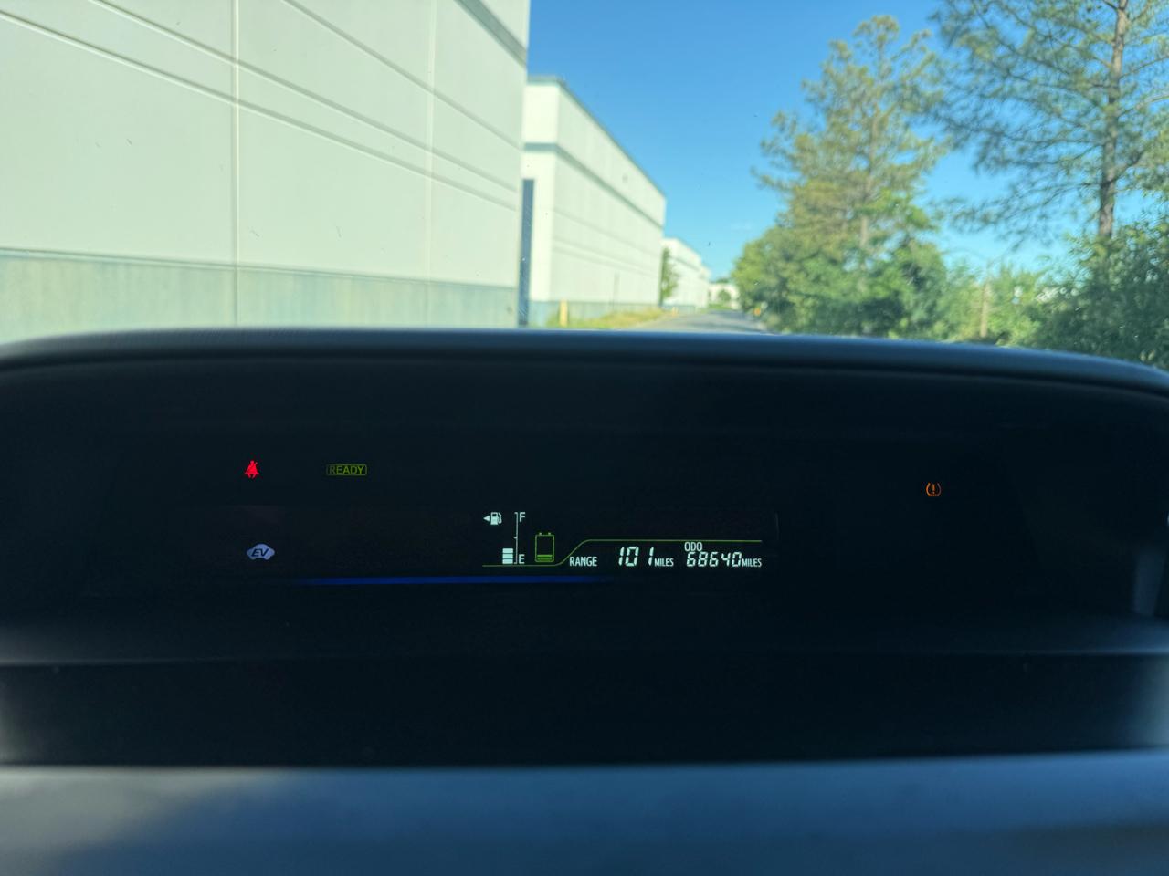 Toyota Prius V 5dr Wgn Three (Natl) 2012