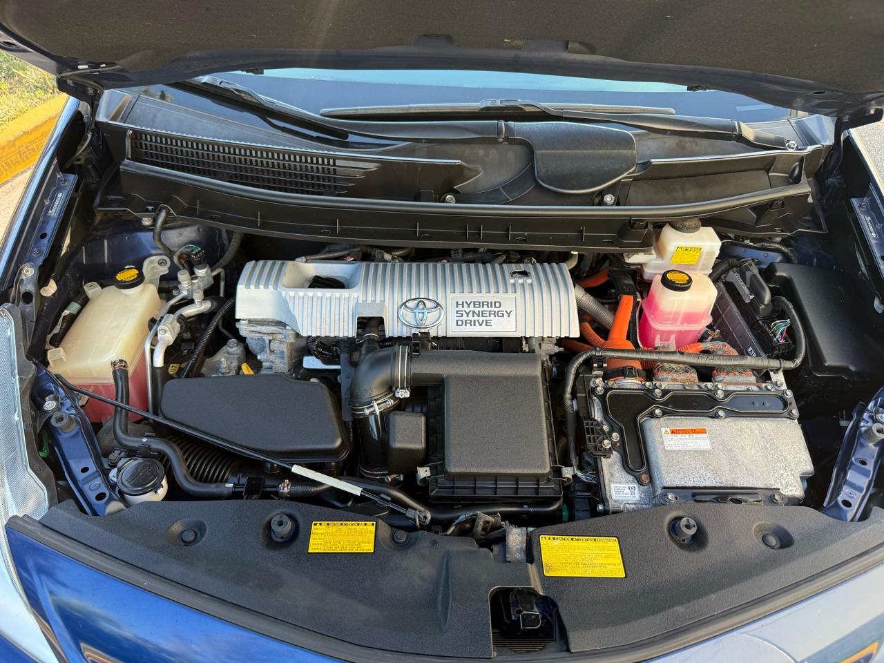 Toyota Prius V 5dr Wgn Three (Natl) 2012