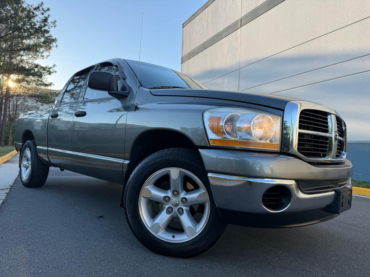 Dodge Ram 1500 4dr Quad Cab 140.5 SLT 2006