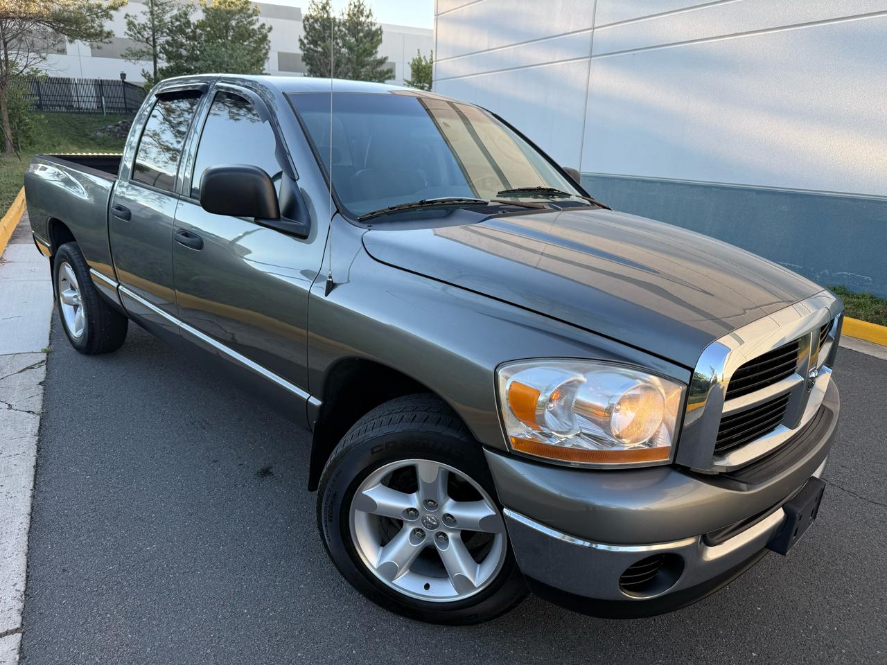 Dodge Ram 1500 4dr Quad Cab 140.5 SLT 2006