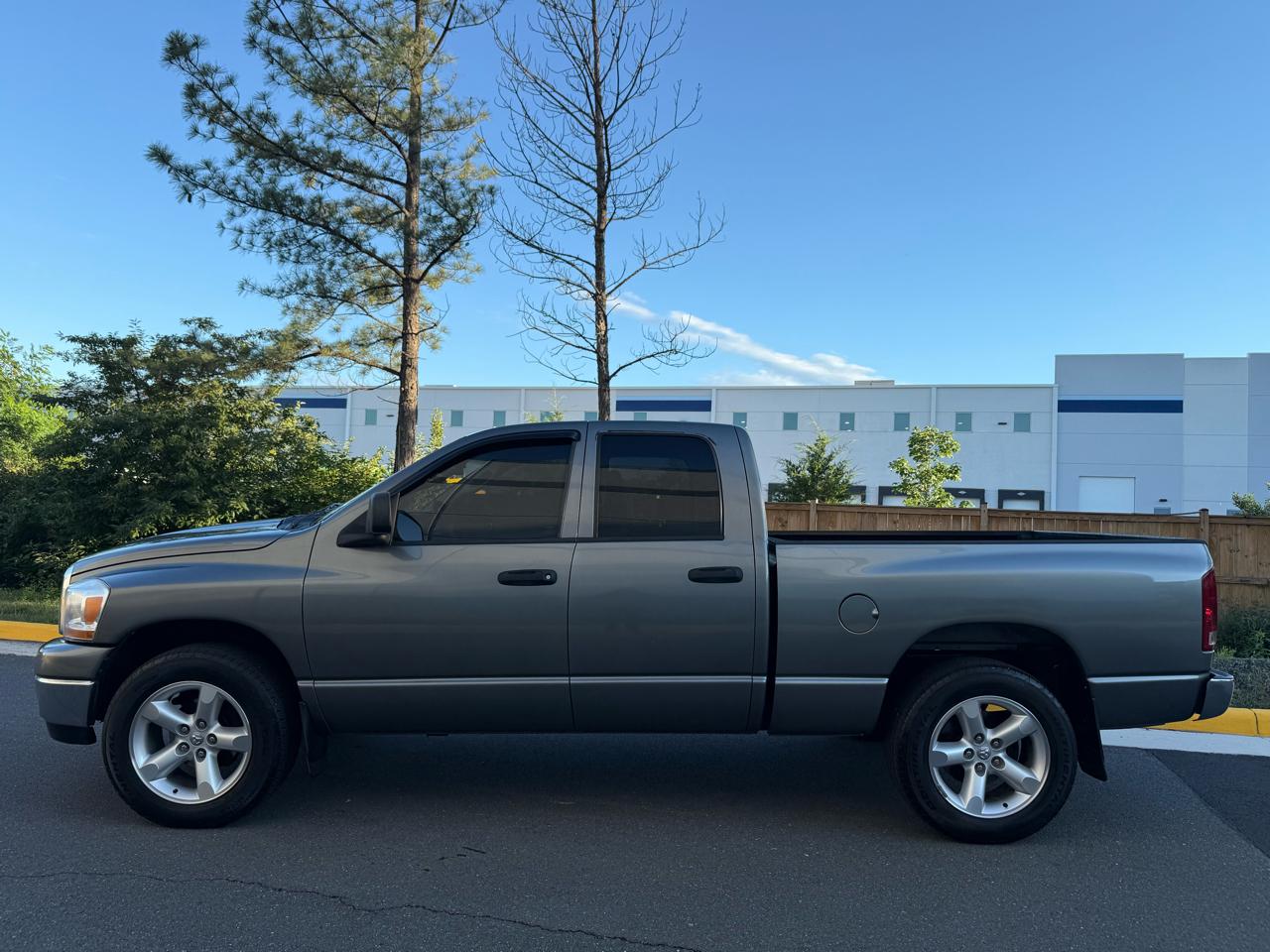 Dodge Ram 1500 4dr Quad Cab 140.5 SLT 2006
