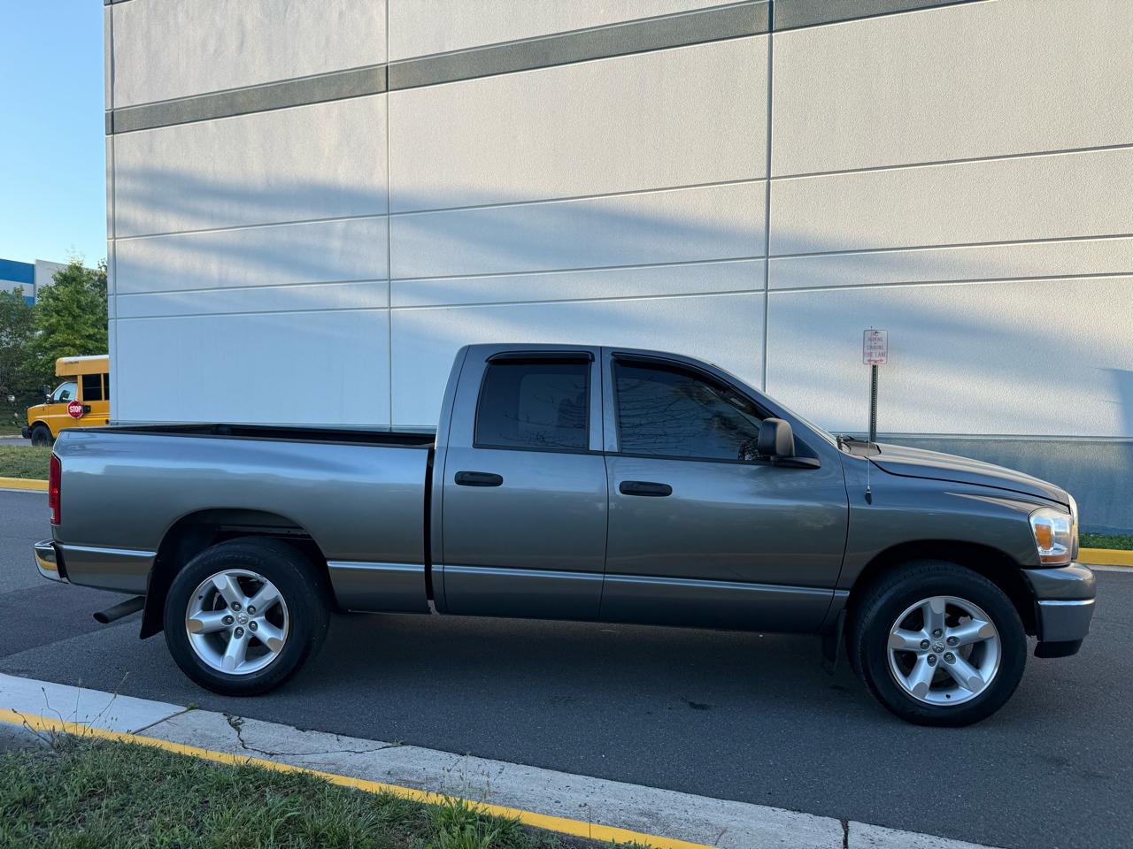 Dodge Ram 1500 4dr Quad Cab 140.5 SLT 2006