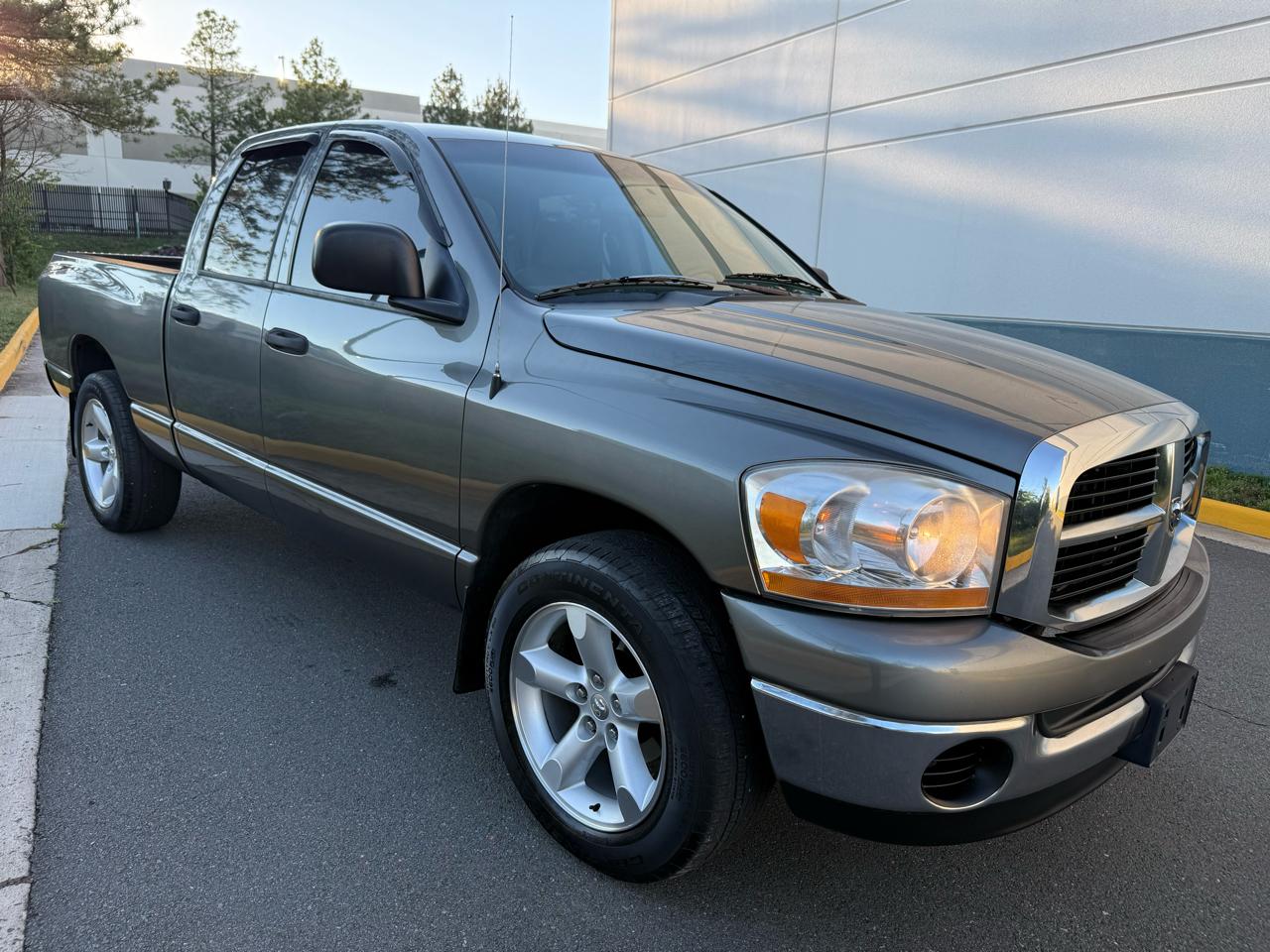 Dodge Ram 1500 4dr Quad Cab 140.5 SLT 2006
