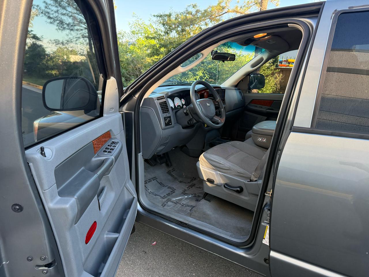 Dodge Ram 1500 4dr Quad Cab 140.5 SLT 2006