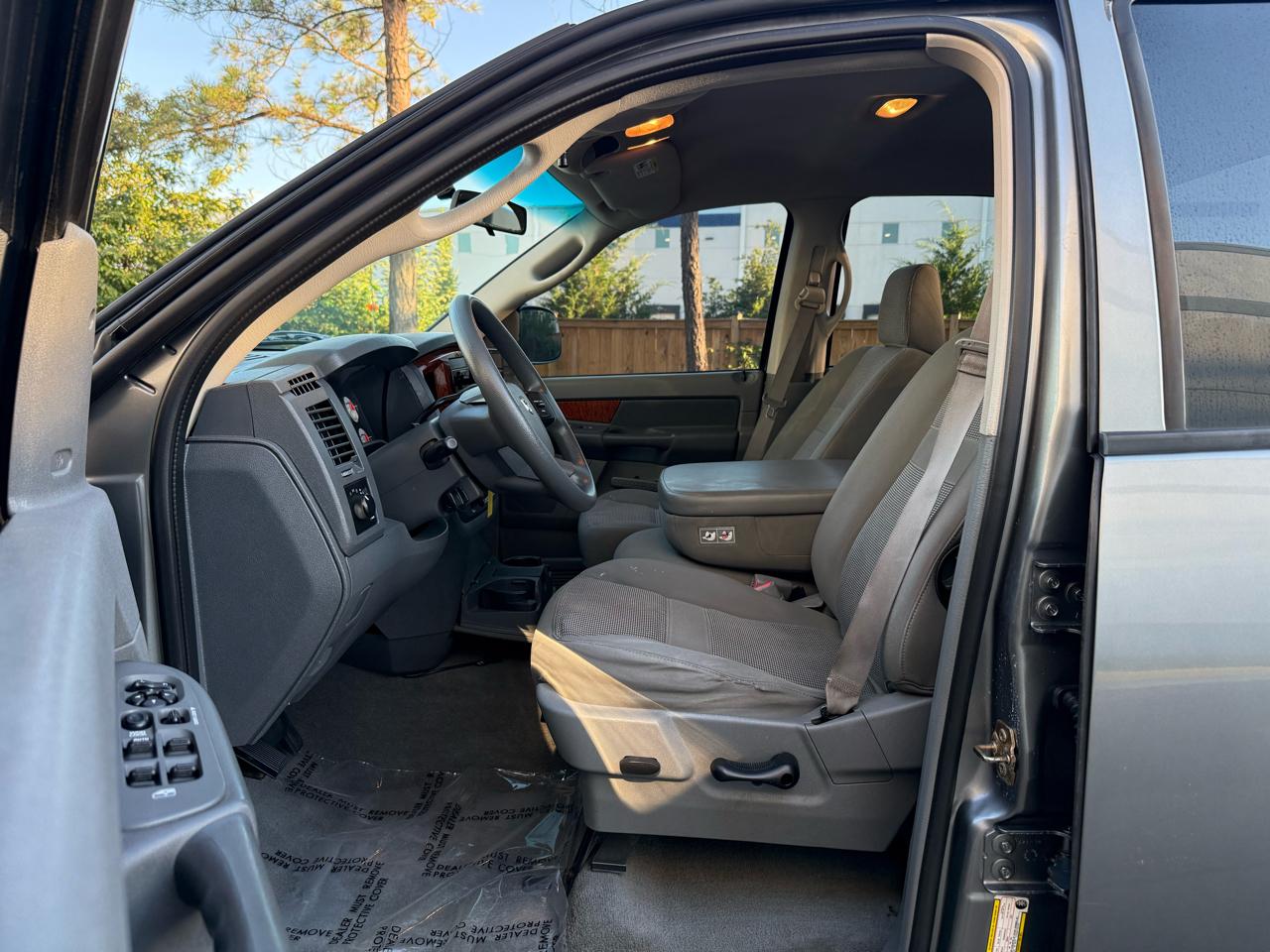 Dodge Ram 1500 4dr Quad Cab 140.5 SLT 2006