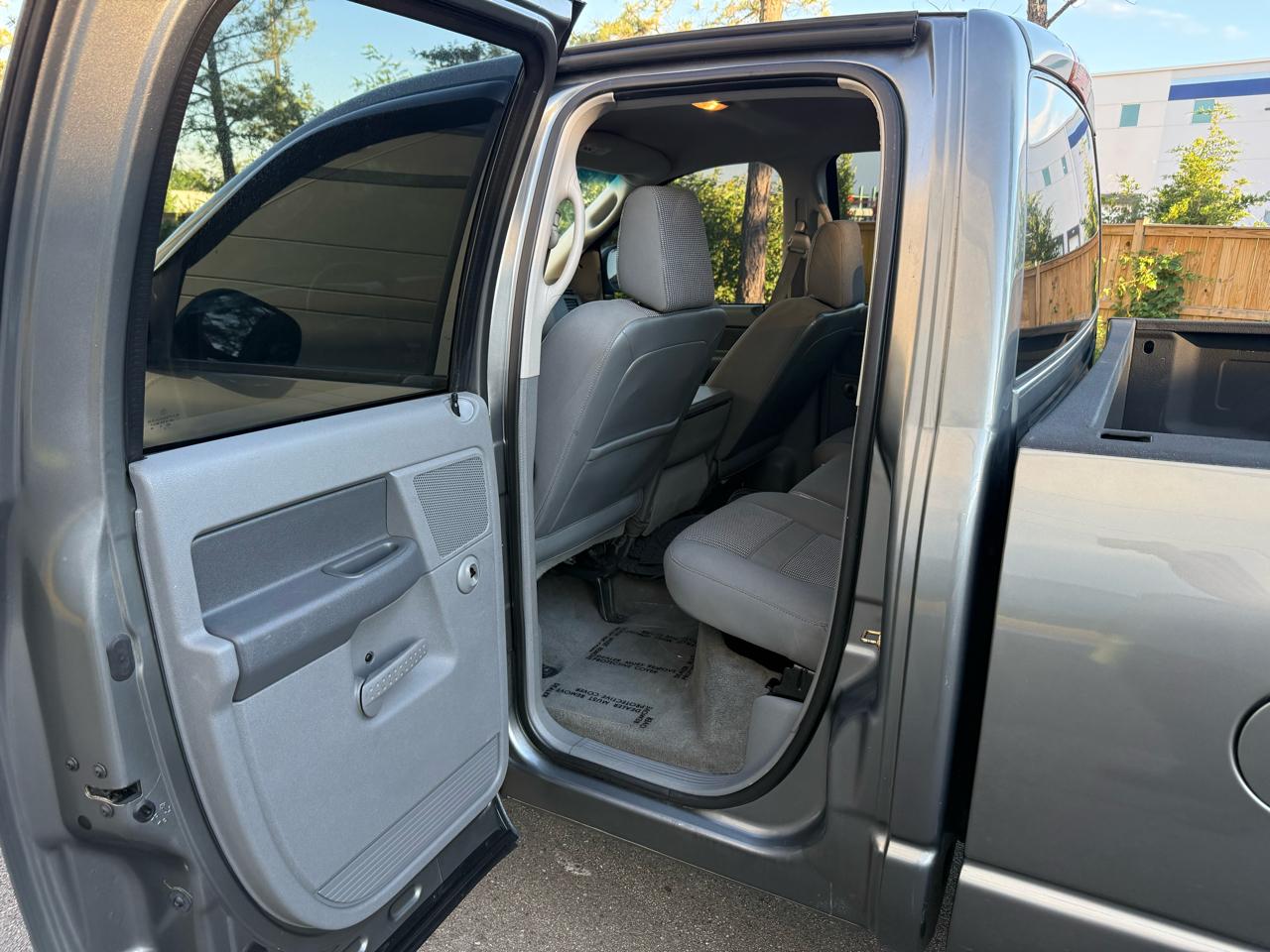 Dodge Ram 1500 4dr Quad Cab 140.5 SLT 2006
