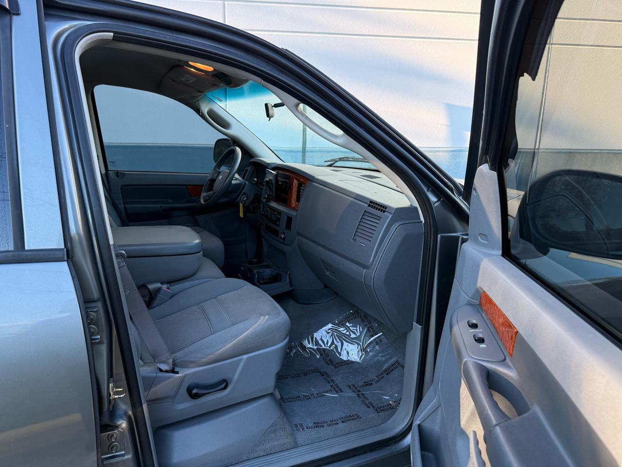 Dodge Ram 1500 4dr Quad Cab 140.5 SLT 2006
